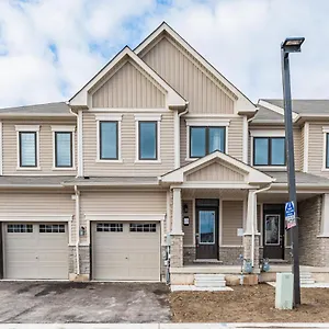 Luxury Townhouse Close To Fairview Casino In , Niagara Falls Canada