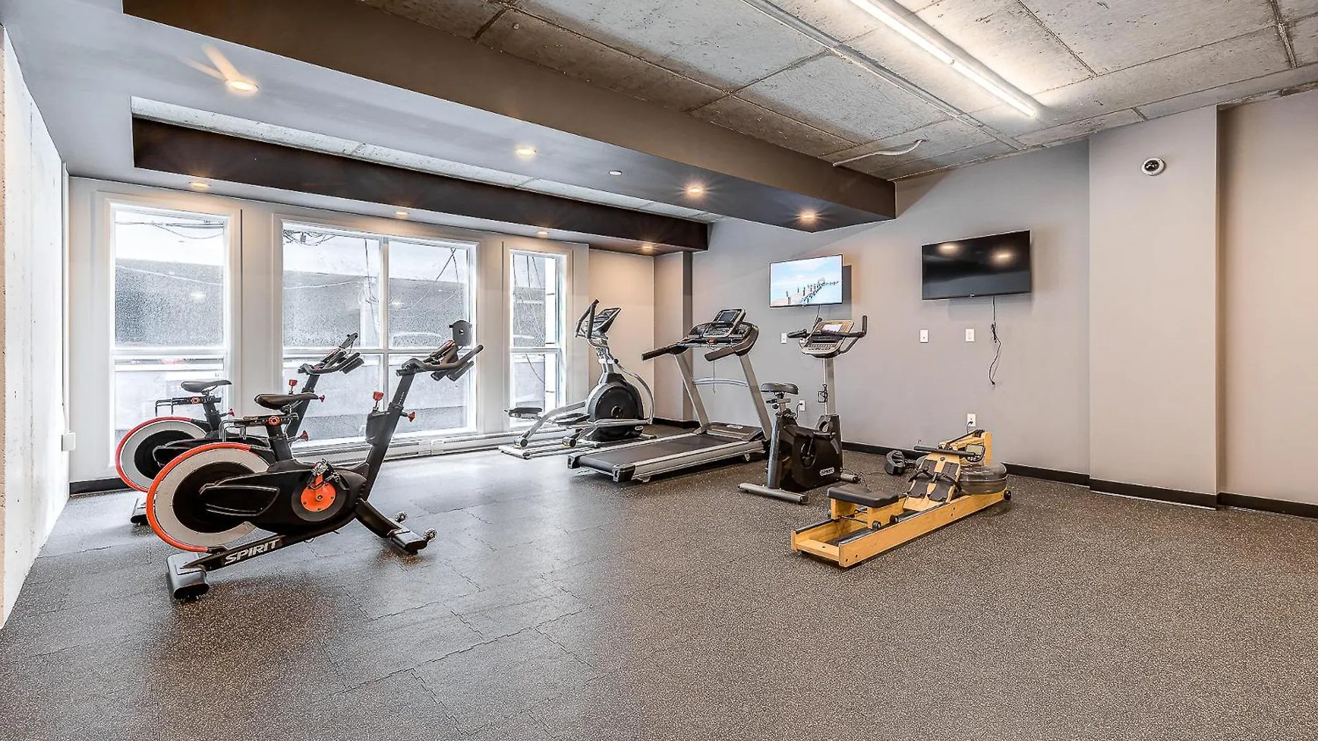 Appartement Luxe, Incredible Sunset View, Pool, Parking, Near Old Quebec 0*, Quebec City Canada