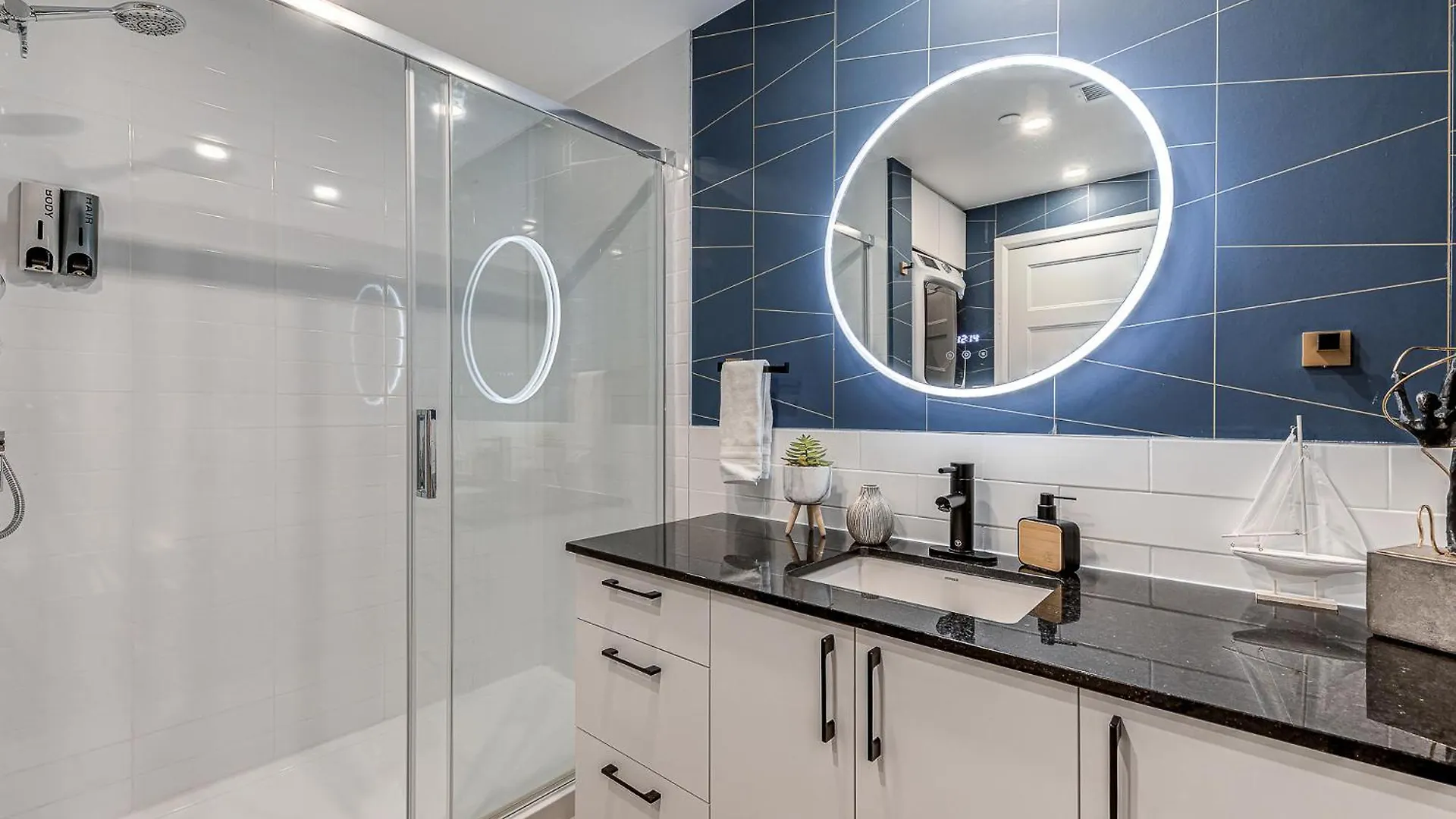Appartement Luxe, Incredible Sunset View, Pool, Parking, Near Old Quebec Holiday home Quebec City
