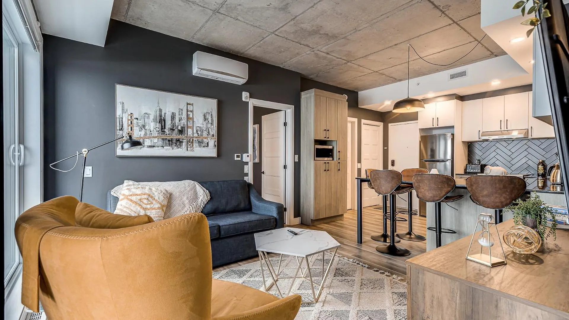 Appartement Luxe, Incredible Sunset View, Pool, Parking, Near Old Quebec 0*, Ville de Québec Canada