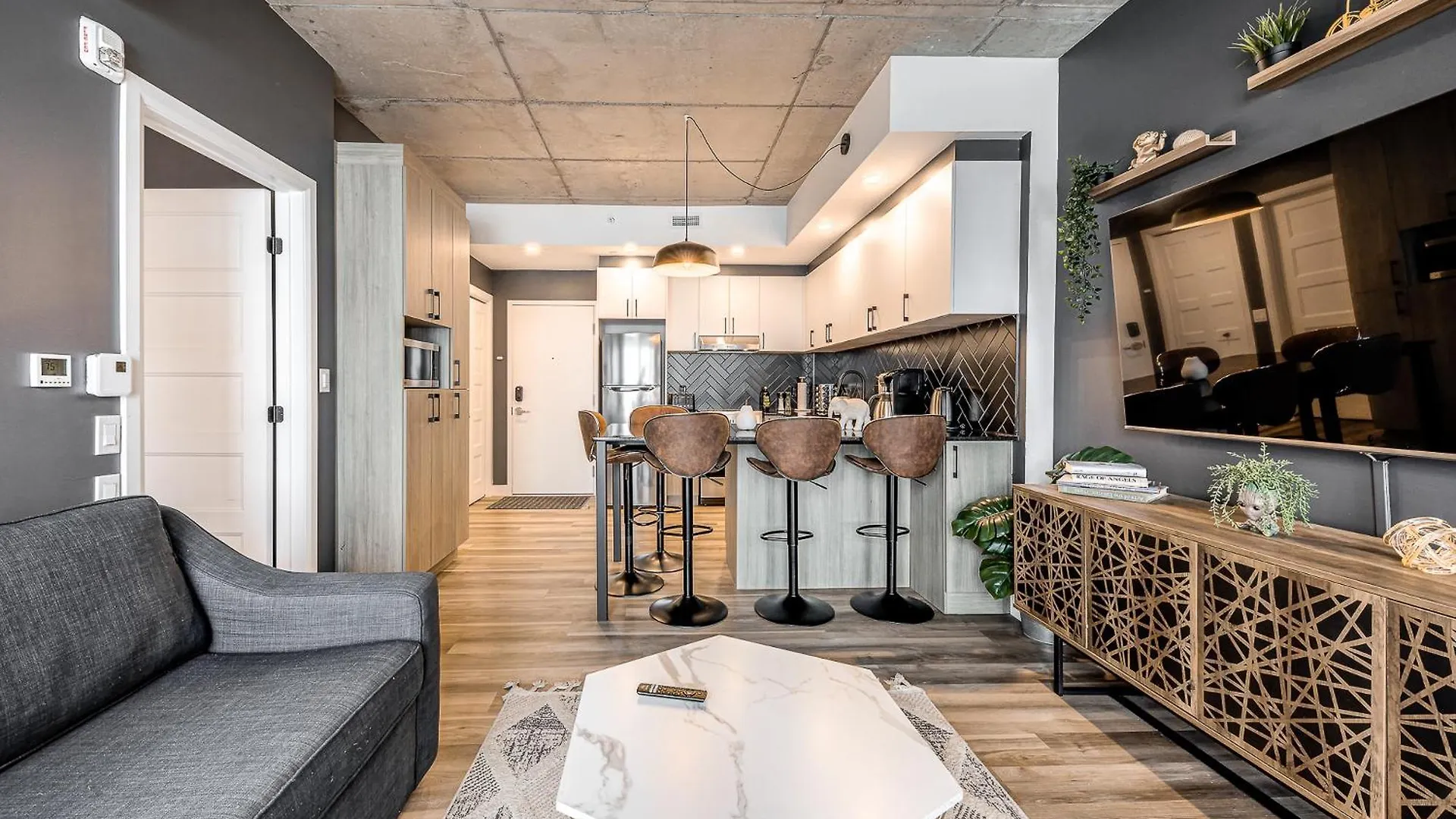 Appartement Luxe, Incredible Sunset View, Pool, Parking, Near Old Quebec Canada